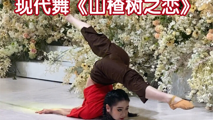 不亏学跳舞的，走路都是笔直笔直的…