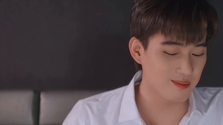 Thật buồn cười. Vợ của ai đã ngã xuống sau khi uống một ngụm rượu? May mắn thay, có một người chồng 