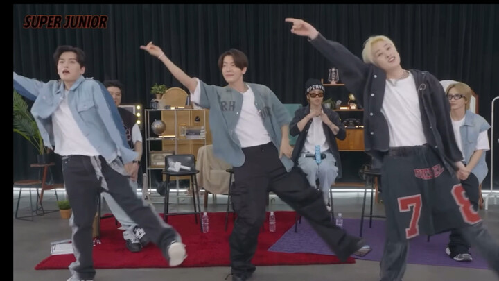 Ca sĩ chính➕Vũ công chính trình diễn vũ đạo ca khúc mới của Super Junior 🥰🥰