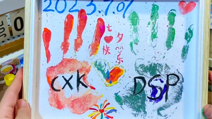 Valentine’s Day is the week after next—I printed this handprint art with my boyfriend and even mixed