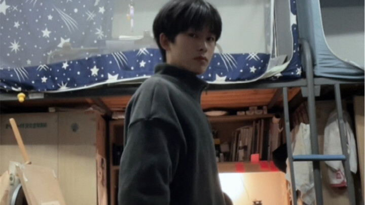 Spent a whole semester at school and my hair literally grew into Dora’s style. (Just dropping a quic