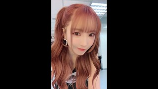 Một bữa tiệc nghệ thuật, thanh lịch và đầy màu sắc, nồng nàn và phóng khoáng, một cuộc va chạm xuyên