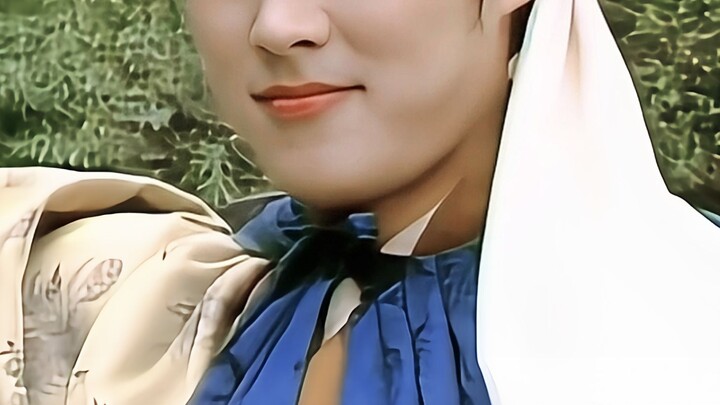 โอ้ เชี่ย! ในที่สุดฉันก็เข้าใจแล้วว่าทำไมทุกคนถึงบอกว่าเขาเป็นผู้ชายที่หล่อที่สุดในห้องแดง!