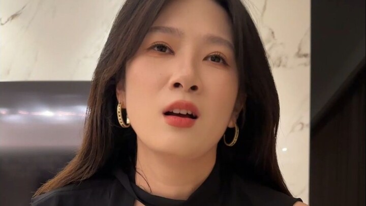 大 龄 女 孩
