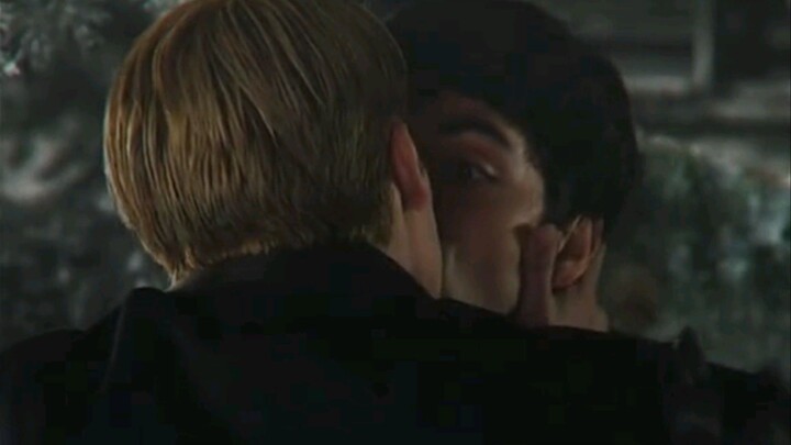 their first kiss hit diff.