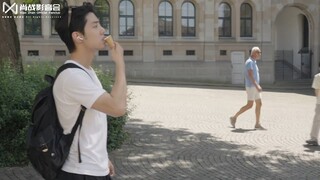 Xiao Zhan is enjoying the scenery along the way while hurrying on his journey. 🍦