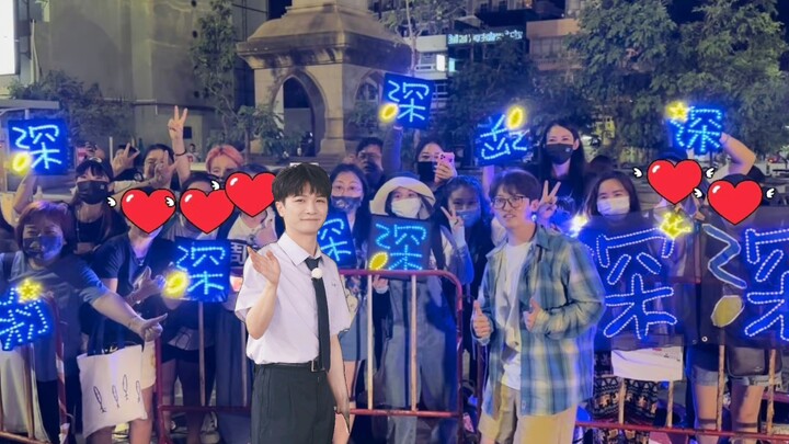 【โจวเซิน】หลังถ่ายรูปหมู่ โจวเซินโบกมือลาแฟนๆ อย่างอบอุ่น! “วิ่งไปเถอะ ประเทศไทย”