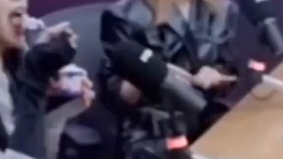 ketika saya ributan eskrim sama adek🗿👊