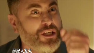 别人找大师签名，郎朗找大师衣服“练习“签名。
