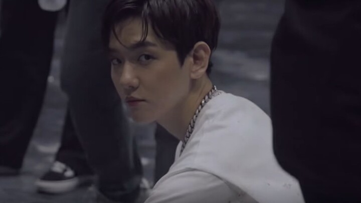 【Byun Baek-hyun】Saat dia mengira sudah melupakanmu, kamu kembali muncul di hadapannya