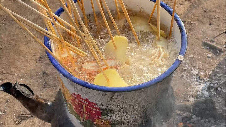 วันนี้กินลูกชิ้นทอด