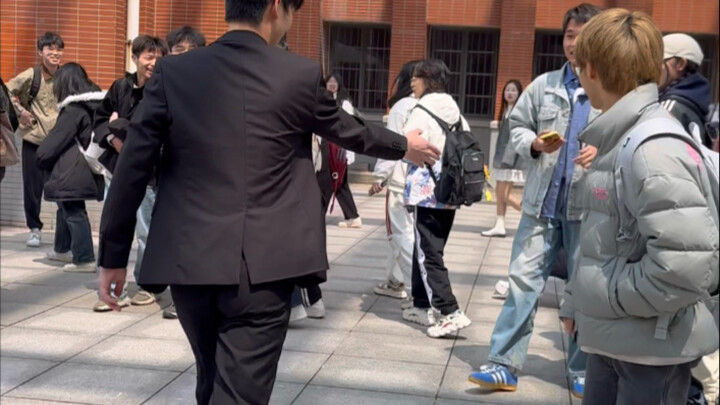放下世俗的眼光 去做你的光