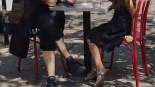 chỉ là hẹn hò nhưng có gì đó không ổn.