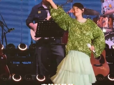 Inikah daya tarik seorang penyanyi nasional? Menggelar konser pun tak perlu datang langsung!