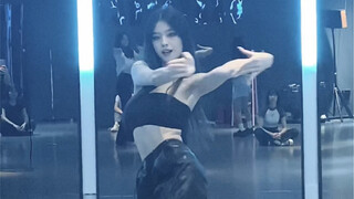 "أحضروا جميع التفاحات السامة، فكلما أكلت أكثر أصبحت أقوى" رينغو ترقص على أغنية ITZY