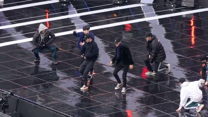 EXO PyeongChang Winter Olympics concert rehearsal version of "Power" stage~