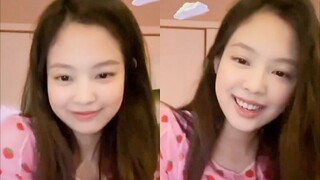 Jennie mouths ROSÉ "on the ground"! Strawberry-flavored crayon Jennie is so cute!