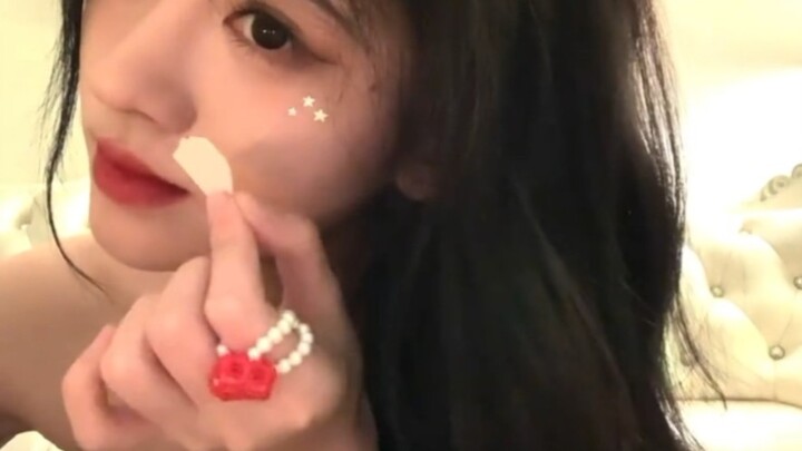 Holy crap! The male celeb she’s worked with lacks “male virtue”—now I get why she’s all about her ca