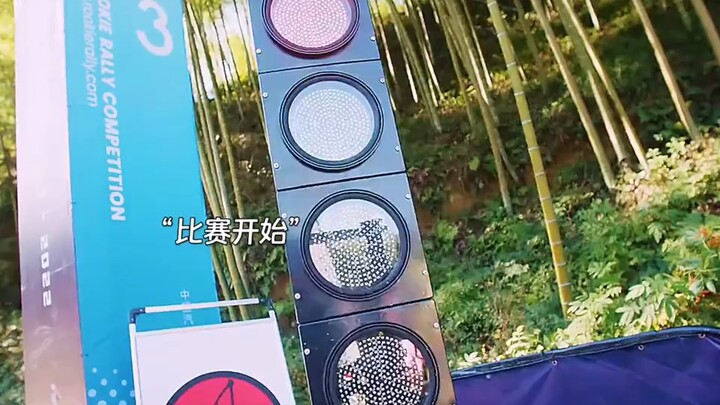 การที่ตัวเองในอีกห้าปีข้างหน้าเดินทางข้ามเวลามายืนอยู่ข้างๆ ตัวเองนั้น จะเป็นประสบการณ์แบบไหนนะ