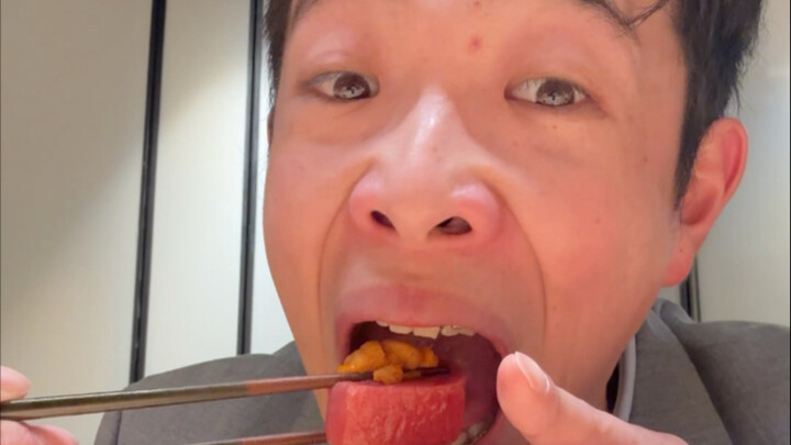 Kato menikmati omakase di Distrik Huangpu