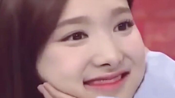 أسنان الأرنب السعيد