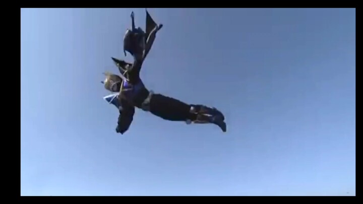 Kamen Rider Ryuki, setting paling menarik. Jurus pamungkas survival night riding hanya bisa digunaka