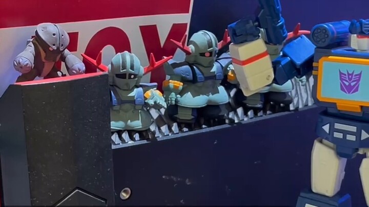 ฮ่าๆ! จริงๆ แล้วมีร้านขายของเล่นซ่อนอยู่นะ!