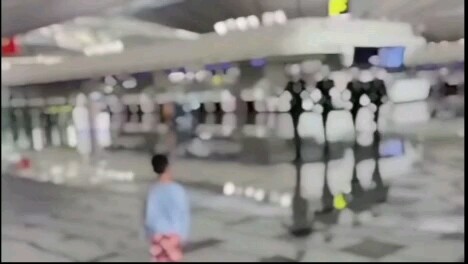 คนหนึ่งเงยหน้าเห็นศรัทธา, อีกคนก้มหน้าเห็นความหวัง