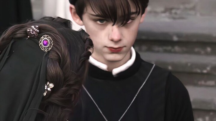 فتى جميل ورائع بطلّة باردة وجذابة! أنا حقًا أموت حبًا فيه!