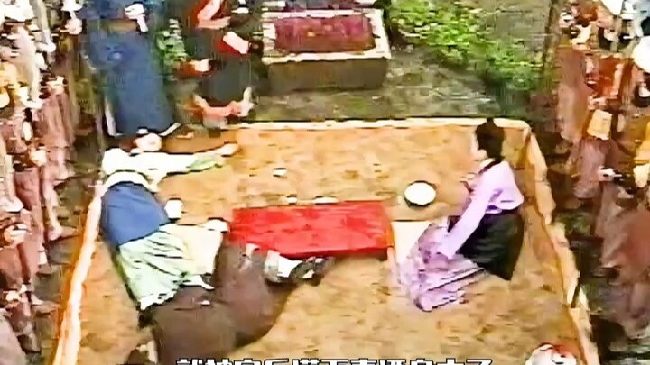 Các bé trai và bé gái bị chôn sống trong mộ để tùy táng, nào ngờ họ không những không chết mà còn lậ