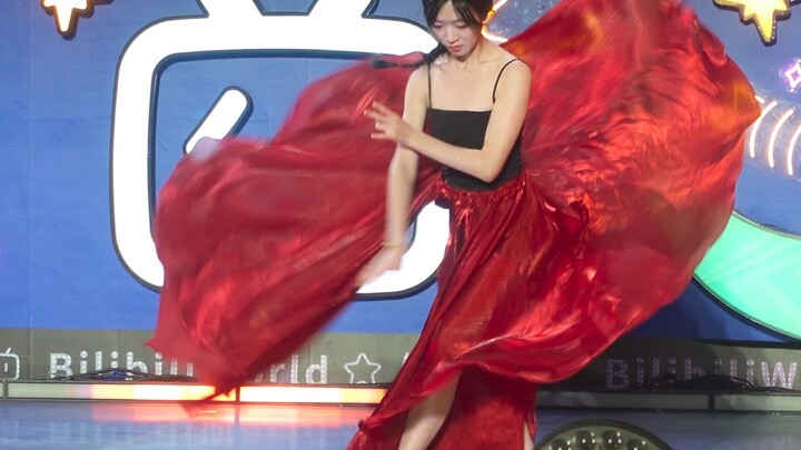 Xiao D-biu ★Watching from the sidelines★ The deafening Xiao D shout from the main stage! It was me w