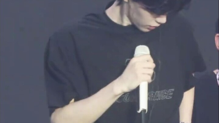 He also sings without showing his face, and it’s no wonder that he’s so popular!