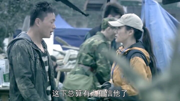 หนุ่มคนหนึ่งขว้างก้อนหินลงแม่น้ำ เมื่อเห็นละอองน้ำที่กระเด็นขึ้นมาผิดปกติ ก็คาดเดาได้ทันทีว่า น้ำท่ว