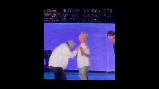 What are you doing Hoshi 😂 poor Cheol 😆 #seventeen #hoshi #scoups