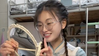 Người hâm mộ yêu cầu tôi bắt chước Nương Nương Thế Tích, vậy nên tôi đành chấp nhận thôi!