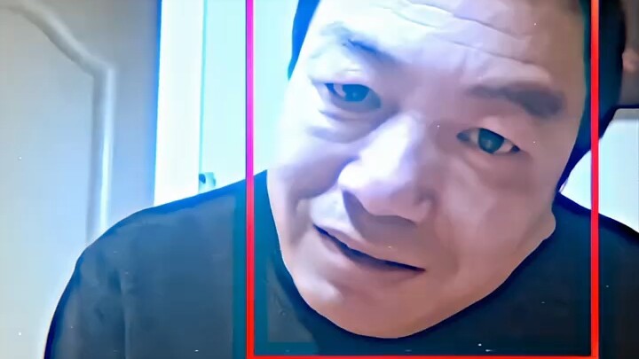 Bà ngoại ra mở cửa.