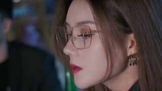 [Váy] "Em chỉ mới ngoài hai mươi và vẫn còn là trẻ con. Anh phải quan tâm đến em nhiều hơn chứ."