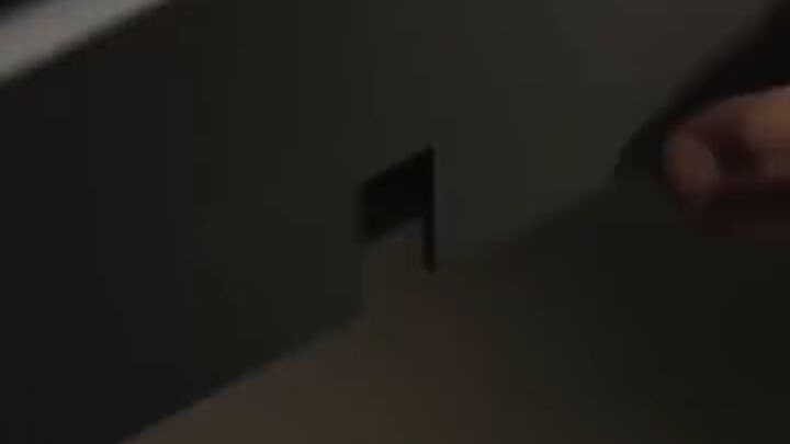 ผู้ชายที่น้องสาวของฉันรักกลายเป็นสามีของฉัน ทุกคืนที่ เธอยืนอยู่หน้าประตู สามีของฉันจะจูบฉันแรงขึ้น.