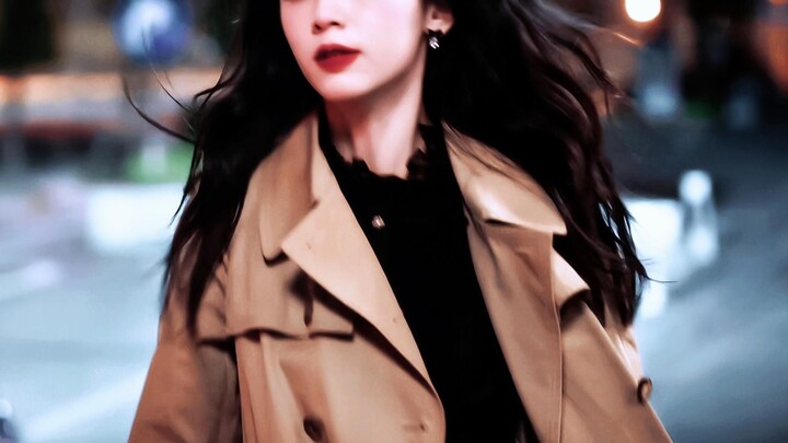 Cười chết! Hiểu quá mà, dân mạng toàn bảo cô ấy cứ giữ nguyên cái ánh mắt coi thường như thế đi, hah