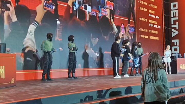 [An Lan cắt cảnh] An Lan Lão Tổ cùng Lão Phi Vũ và Dương Tề Gia nhảy điệu “bà ba” ngoài đời!