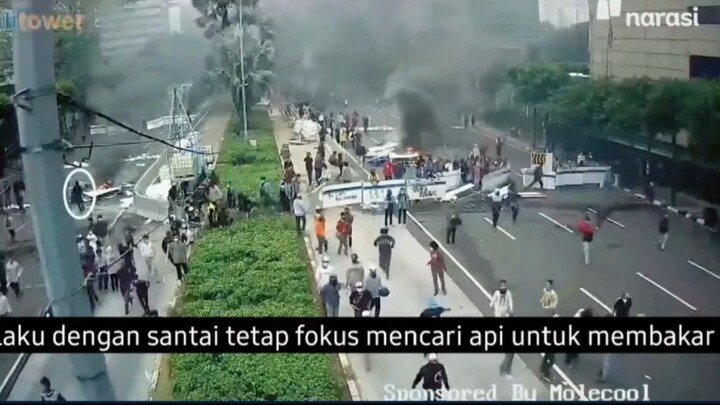 62 menit operasi pembakaran halte Sarinah 2020. pov: merusak fasilitas umum secara pro.