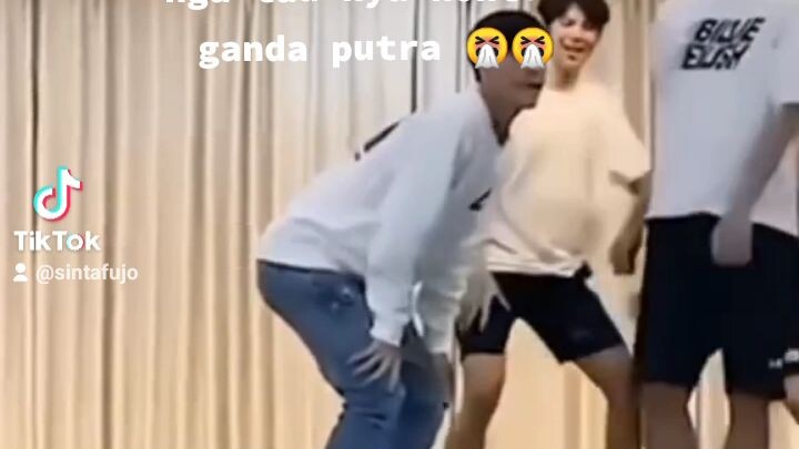 kelakuan siapa lagi kalo bukan saya dan anak raikantopeni 😂😂😂