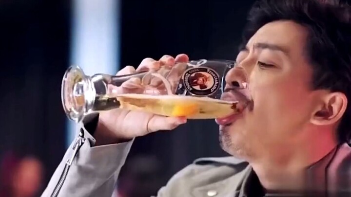 Beer mixed with eggs produces a surprising chemical reaction!