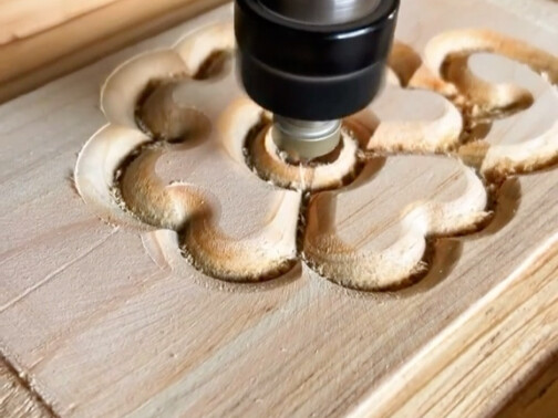 การกลึงและแกะสลักแบบรวมในเครื่องเดียว