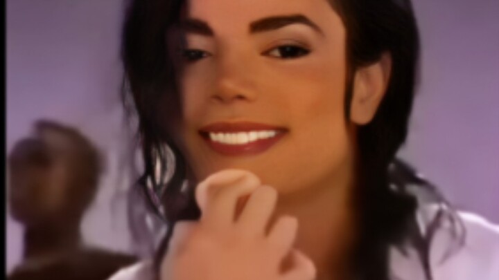 Michael Jackson đạp phải chân nữ vũ công, liền áp sát mặt xin lỗi—thật là một người ấm áp biết bao, 