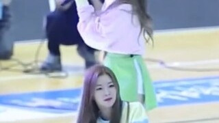 【Red Velvet】Eileen’s forgetting her microphone will go down in history—she even “killed” without a m