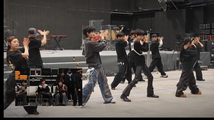 While the Three Buddies were watching “Confession,” Shuo got beaten up, Mo was thrilled, and Ji just