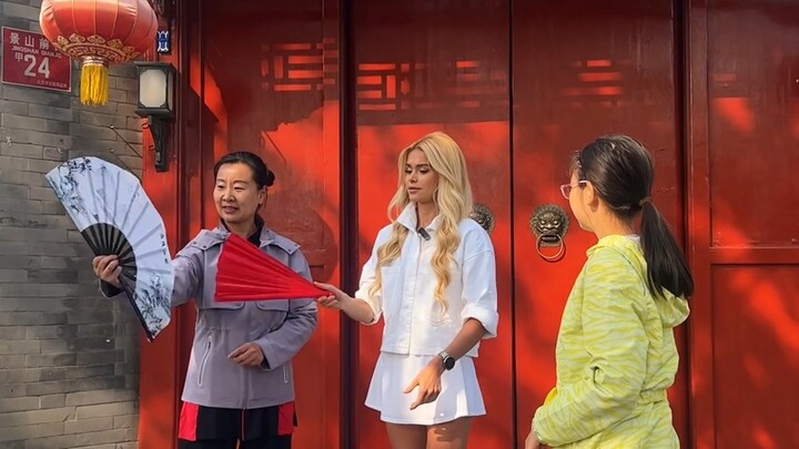 Pamela — A Fun-Tonight Experience Learning Taiji Fan in Beijing 😗 Thanks to Teacher Liu and Yue’er f