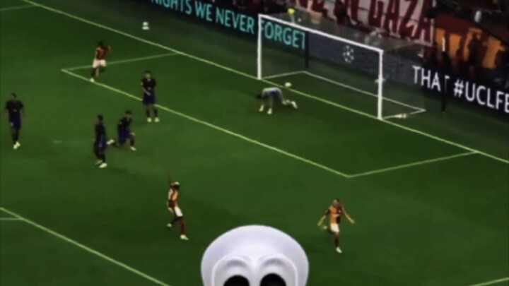 Osimhen cooked 4 Barca defenders for breakfast 💀🔥Galatasaray 1-0 Barcelona