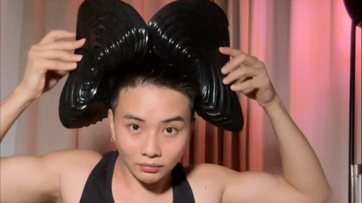 I’d call Melissa’s latest pair of shoes a “walking art installation” #Unboxing #Outfit #OutfitInspo 